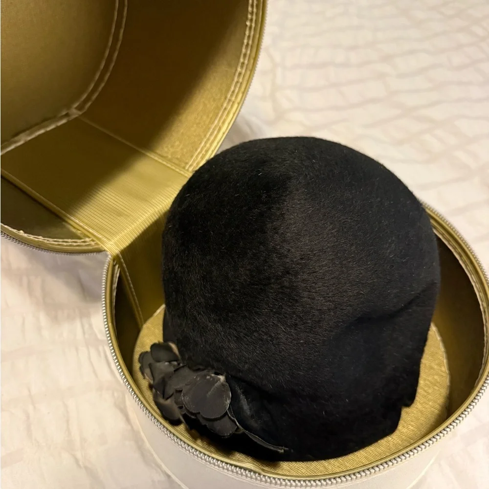 Christian Dior Chapeaux Black Women's Hat with Floral and Mesh Accent - Picture 5 of 7